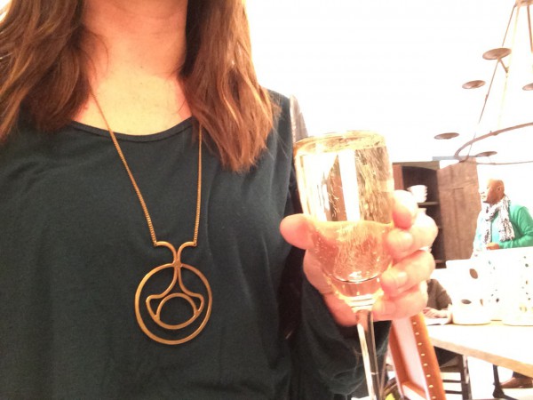 Free champagne!! (Nice necklace Kate!!)