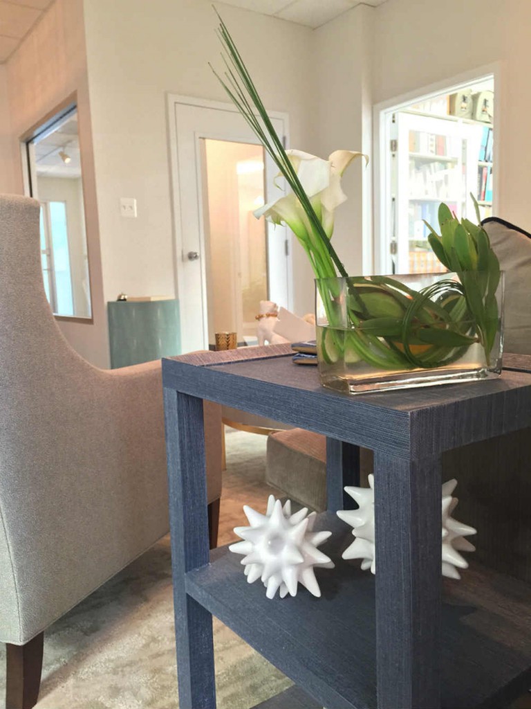 Entry Area side table view