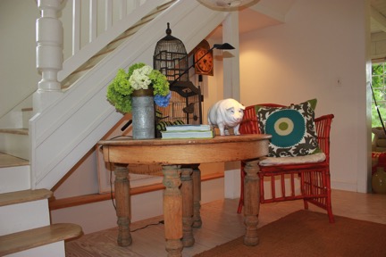 Entry way with pig fina;